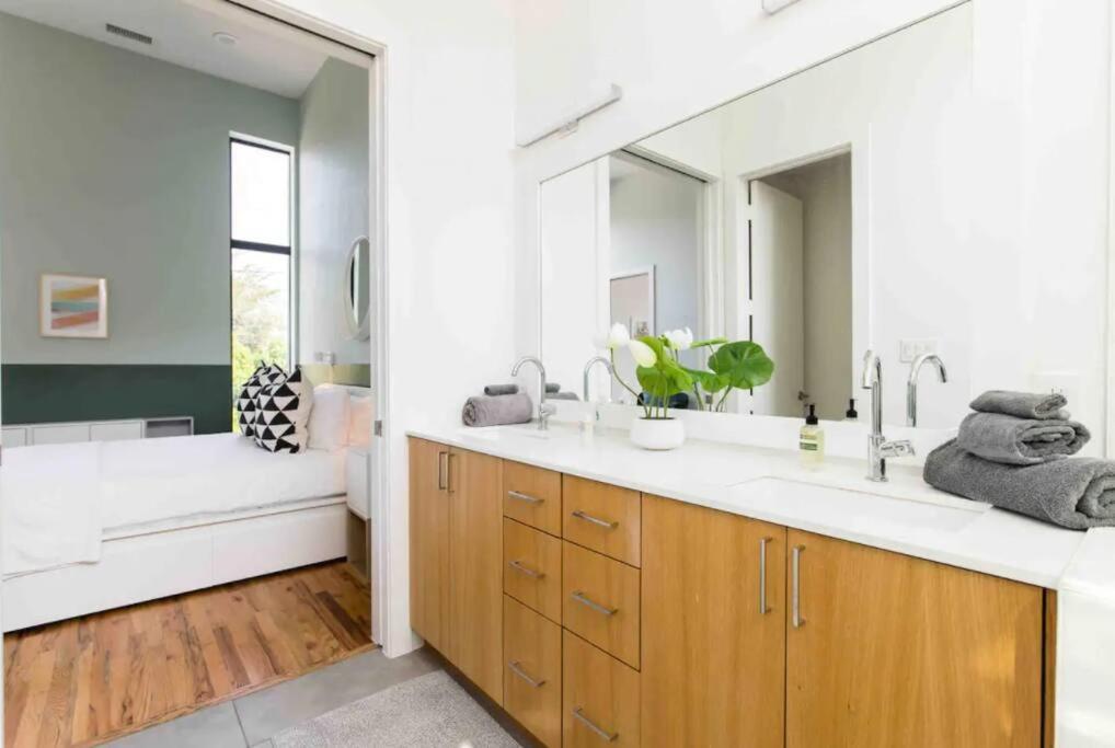 Glamorous Perfectly Located Luxury 2 Bed Townhome ダラス エクステリア 写真