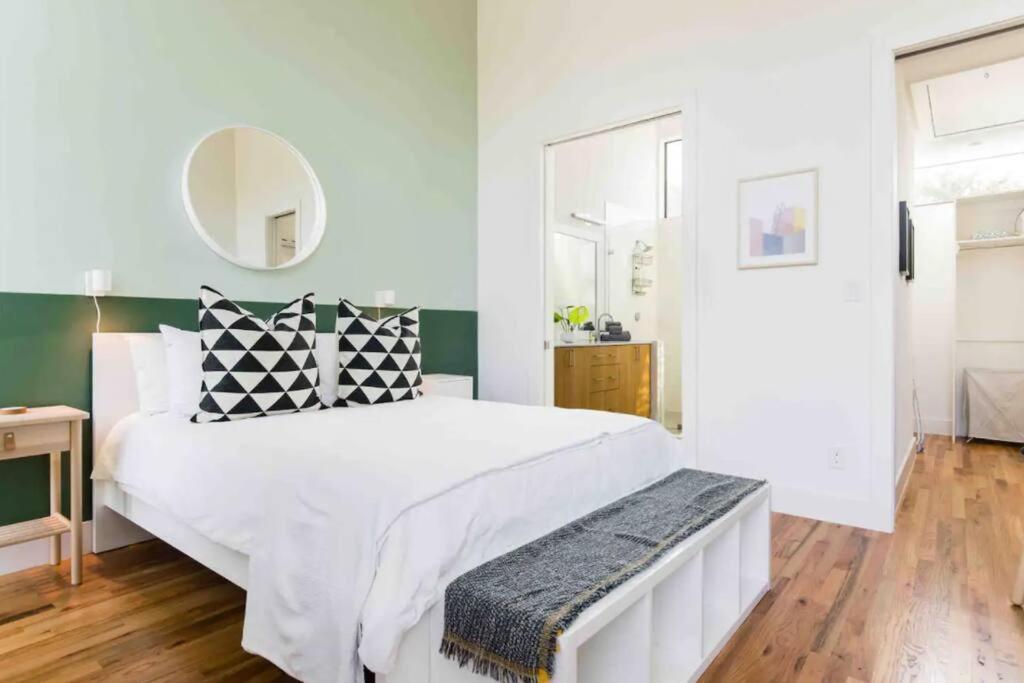 Glamorous Perfectly Located Luxury 2 Bed Townhome ダラス エクステリア 写真