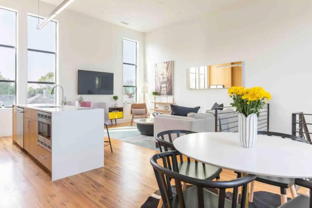 Glamorous Perfectly Located Luxury 2 Bed Townhome ダラス エクステリア 写真